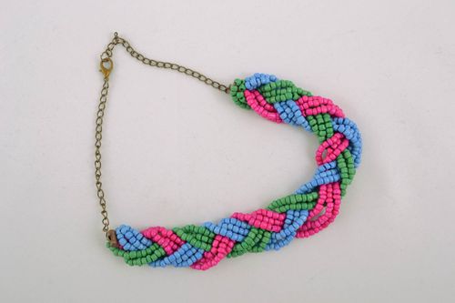 Collar de abalorios con una cadena - MADEheart.com