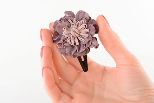 Gancho pequeno para cabelo artesanal de couro genuíno  - MADEheart.com