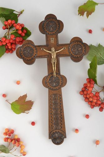 Крест ручной работы крест из дерева украшение на стену крест с распятием - MADEheart.com