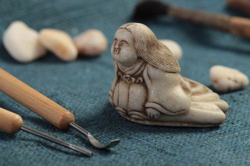 Handmade Netsuke Figur kleine Dekofigur Talisman Glücksbringer originell Vayu - MADEheart.com
