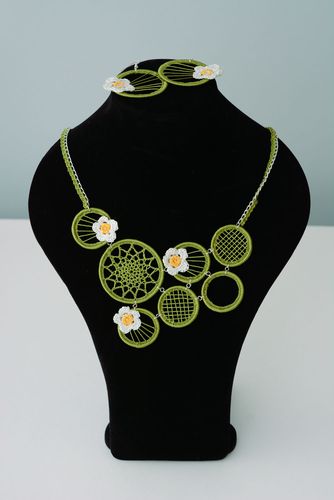 Ensemble de bijoux en fils Marguerite Boucles doreilles et collier - MADEheart.com