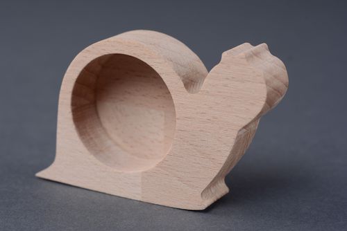 Candelero de madera para una vela caracol - MADEheart.com