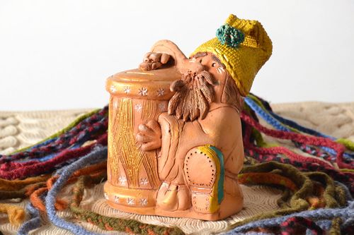 Tirelire céramique originale en forme de gnome faite main - MADEheart.com