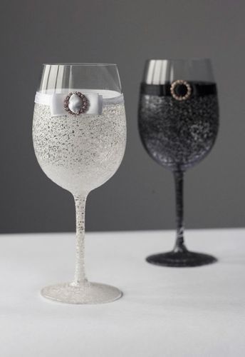 Painted wedding glasses - MADEheart.com