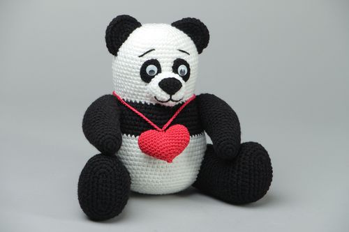 Giocattolo a maglia fatto a mano pupazzo morbido da bambini a uncinetto panda - MADEheart.com