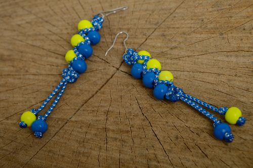 Macrame polyester cord earrings with wooden beads - MADEheart.com