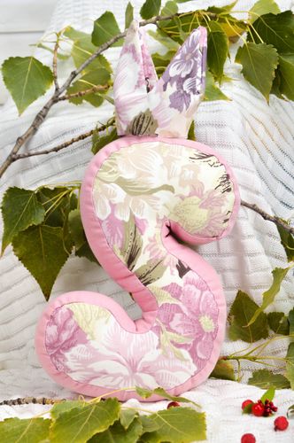 Zartes schöne Kissen handmade Wohnzimmer Deko Buchstabe Design für Haus  - MADEheart.com