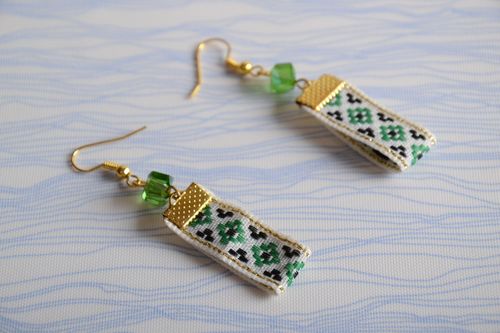 Pendientes de cuentas y ribete en estilo ucraniano étnico de mujer artesanales - MADEheart.com