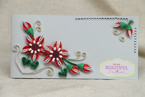 Tarjeta de felicitación en técnica de quilling con flores volumétricas - MADEheart.com