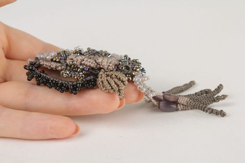 Broche artesanal em técnica macramê  - MADEheart.com