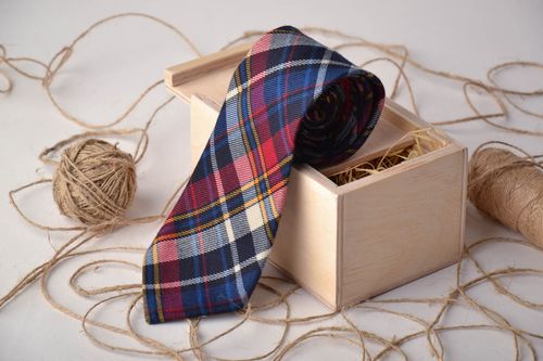 Cravatta dautore fatta a mano accessorio originale di stoffa per uomo - MADEheart.com
