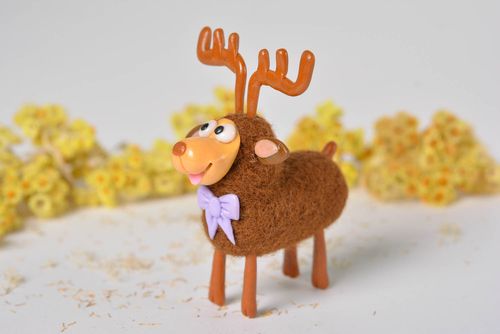 Statuette décorative Figurine fait main laine et pâte polymère Déco maison Cerf - MADEheart.com