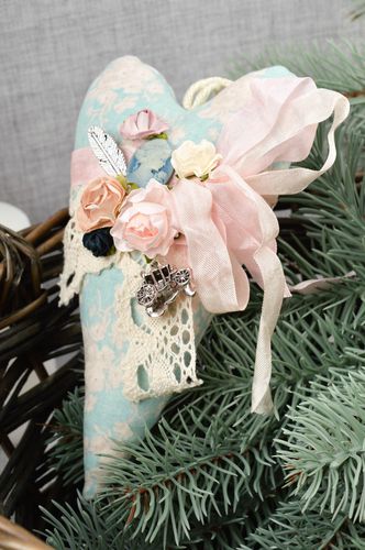 Coeur doux fait main Décoration à suspendre en coton Déco maison originale - MADEheart.com