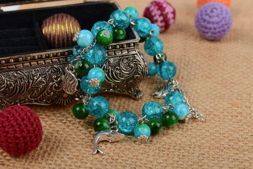 Bracelet en perles de verre mince bleu fait main de style marin pour femme - MADEheart.com