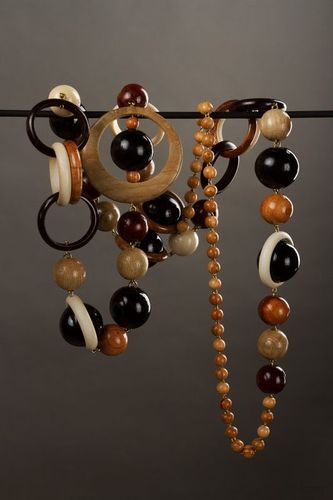 Long wooden beaded necklace - MADEheart.com
