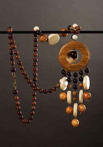 Wooden beaded necklace - MADEheart.com
