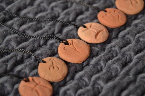 Keramik Anhänger mit Sternzeichen (Widder) - MADEheart.com