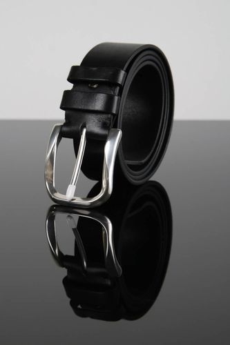 Ceinture en cuir noir faite main design fourniture métallique Accessoire homme - MADEheart.com