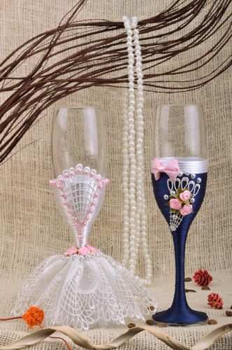 Hochzeit Sektgläser für Brautpaar 2 Stück mit Spitze Glasperlen Rosen handmade - MADEheart.com