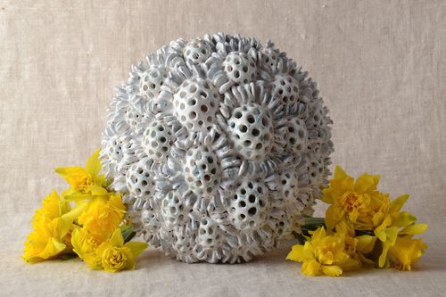 Handmade Wandbild aus Ton Geprägt an Wand Kamillenwabe für Interieurdekorierung - MADEheart.com