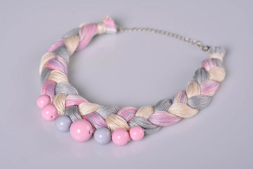 Collana tessile con perline fatta a mano originale di moda bigiotteria da donna - MADEheart.com