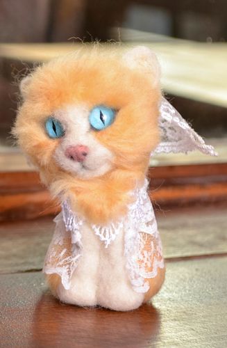 Kuschel Puppe Katze aus Wolle - MADEheart.com
