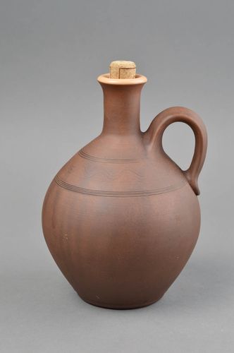 40 oz ceramic wine decanter carafe with handle and lid in classic style 1,3 lb - MADEheart.com
