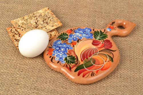 Pequeña tabla de cortar de estilo Petrykivka artesanal de haya - MADEheart.com