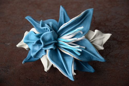 Barrette fleur bleue faite main Pince cheveux grosse Accessoire coiffure - MADEheart.com