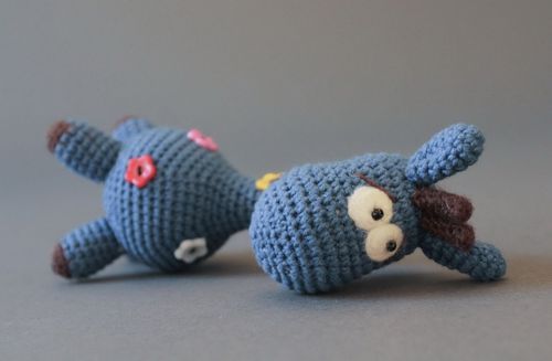 Brinquedo macio de algodão e botões - MADEheart.com