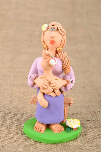 Statuette aus Ton Kosakin mit Katze - MADEheart.com