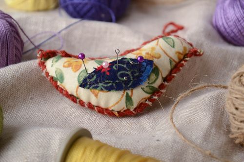 Handmade pincushion Bird - MADEheart.com