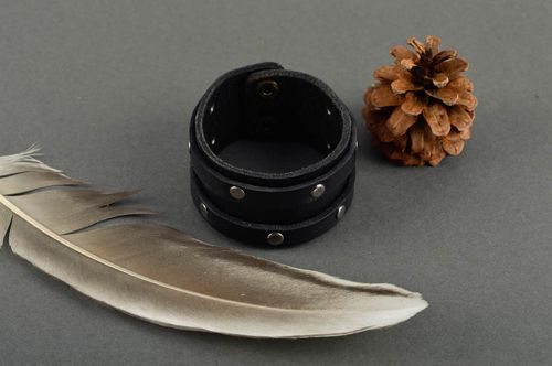 Bracelet cuir Bijoux fait main unisexe Accessoires cuir de couleur noire - MADEheart.com