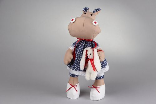 Toy Hippo girl - MADEheart.com