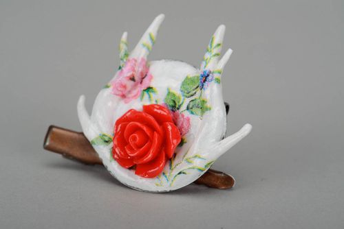 Broche ronde faite main Pince à cheveux blanche avec rose Accessoire femme - MADEheart.com