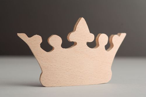 Hairpin in the form of a crown - MADEheart.com