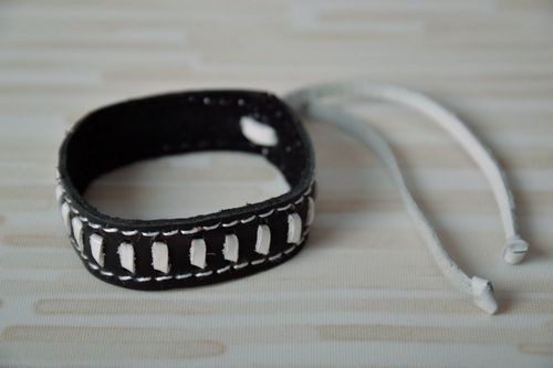 Bracelet fait main du vrai cuir - MADEheart.com