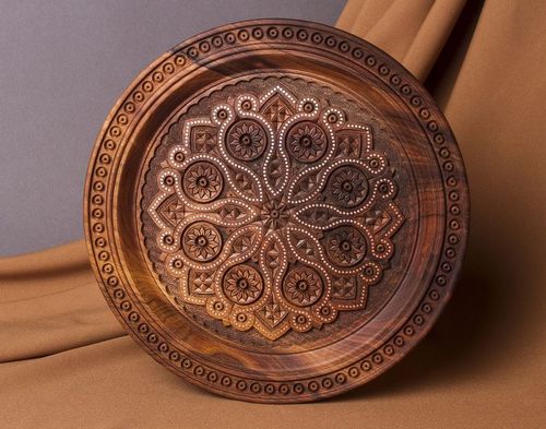 Piatto di legno fatto a mano Piatto intarsiato Piatto intagliato da parete - MADEheart.com