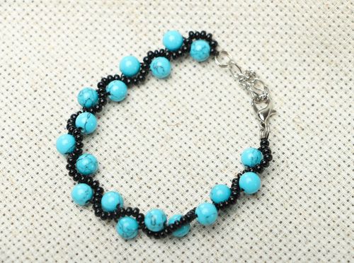 Beaded bracelet with turquoise - MADEheart.com