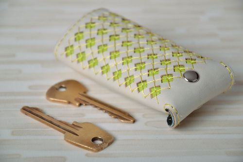 White leather key holder - MADEheart.com