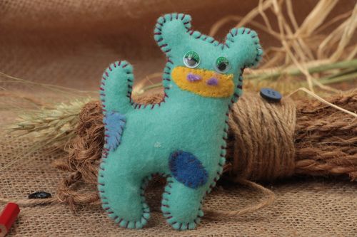Pupazzo in stoffa fatto a mano giocattolo ecologico decorazione d’interni - MADEheart.com