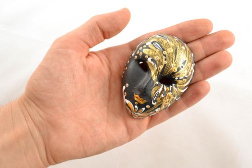Maschera in argilla fatta a mano elemento decorativo dautore originale - MADEheart.com