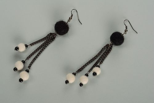 Felt black-and-white earrings - MADEheart.com