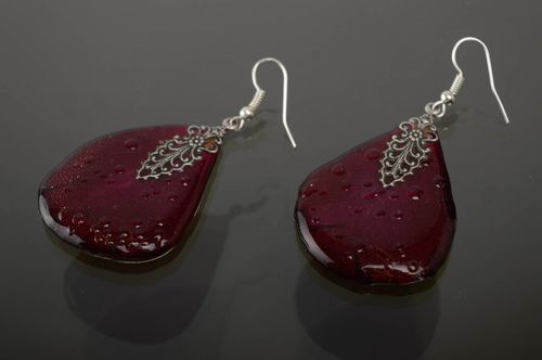 Pendientes artesanales con pétalos de rosas en resina epoxi - MADEheart.com