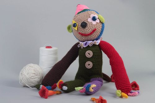 Jouet enfant fait main Peluche tricotée au crochet Cadeau original clown - MADEheart.com