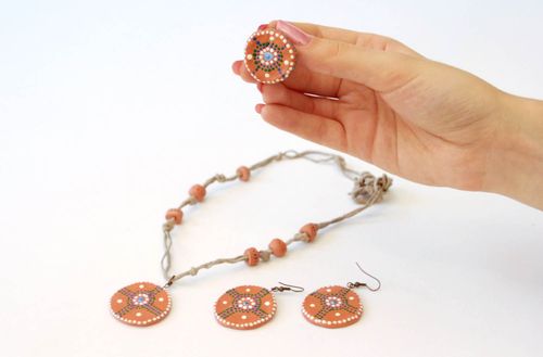 Boucles doreilles, bague et pendentif artisanaux faits main - MADEheart.com