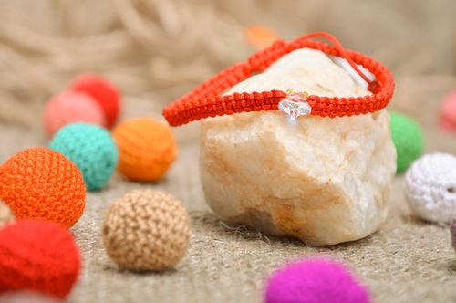 Pulsera de hilos artesanal trenzada con cristal con talla ajustable - MADEheart.com