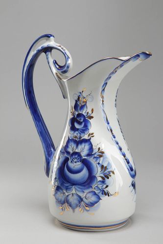 Belle cruche de porcelaine faite main avec peinture traditionnelle de Gjel - MADEheart.com