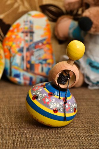 Fun toys for kids handmade spinning top wooden humming tops kids entertainment - MADEheart.com