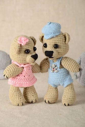 Handmade children toys bear couple crocheted soft figurines present for children - MADEheart.com